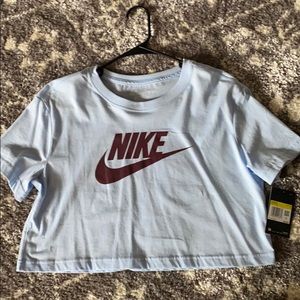 Cropped Nike T-shirt